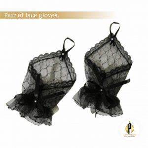 1 pair of lace gloves